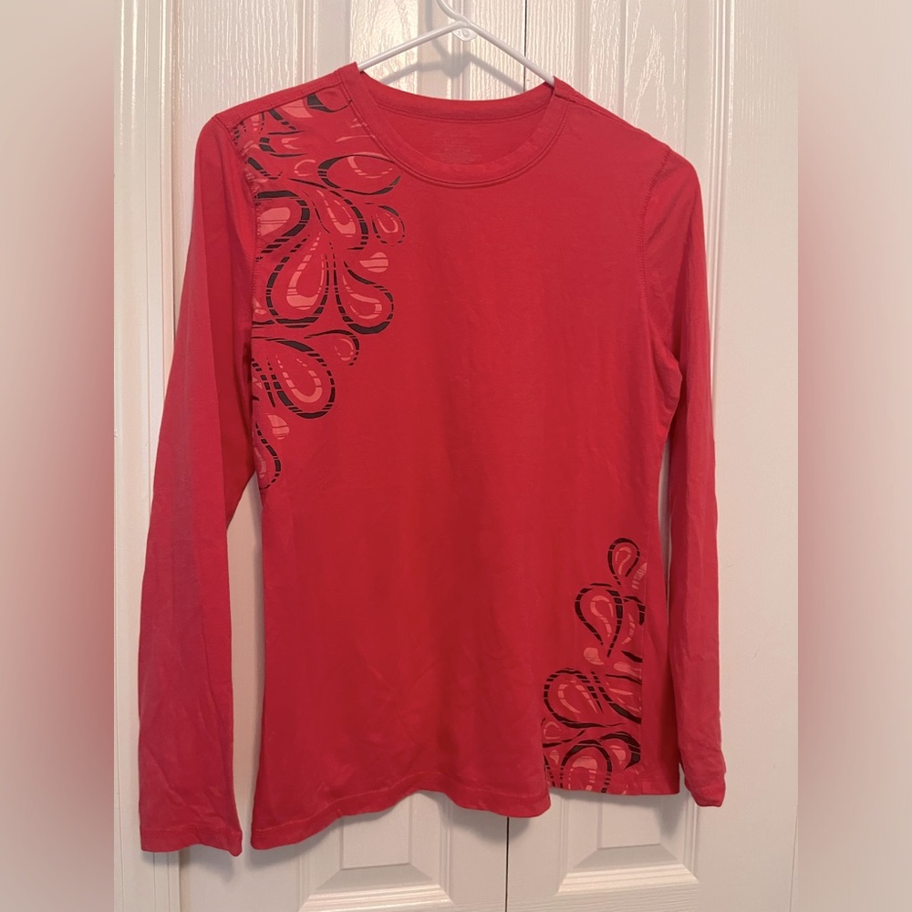 Hot pink Tek Gear size M long sleeve tee.